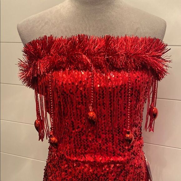 Love on a hanger Red Sequin Off-Shoulder 2pcs top & skirt - Picture 2 of 7